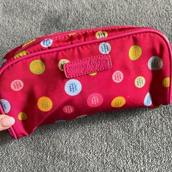 Tommy Hilfiger Cosmetic Case in Pink - Picture 2 of 4